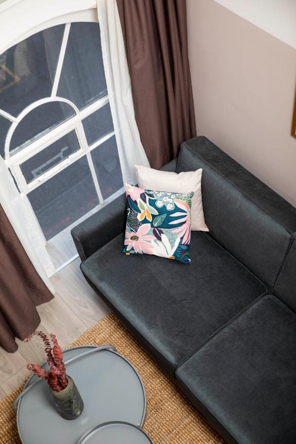 Bob W Commercial House * Londra
